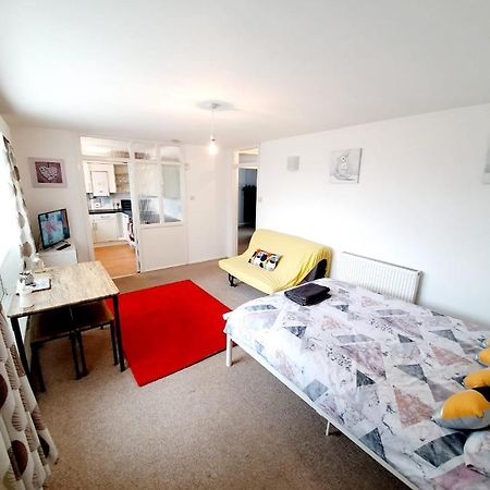 Rayleigh Town Centre 2 Bedroom Apartment Экстерьер фото