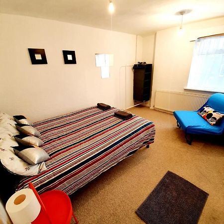 Rayleigh Town Centre 2 Bedroom Apartment Экстерьер фото