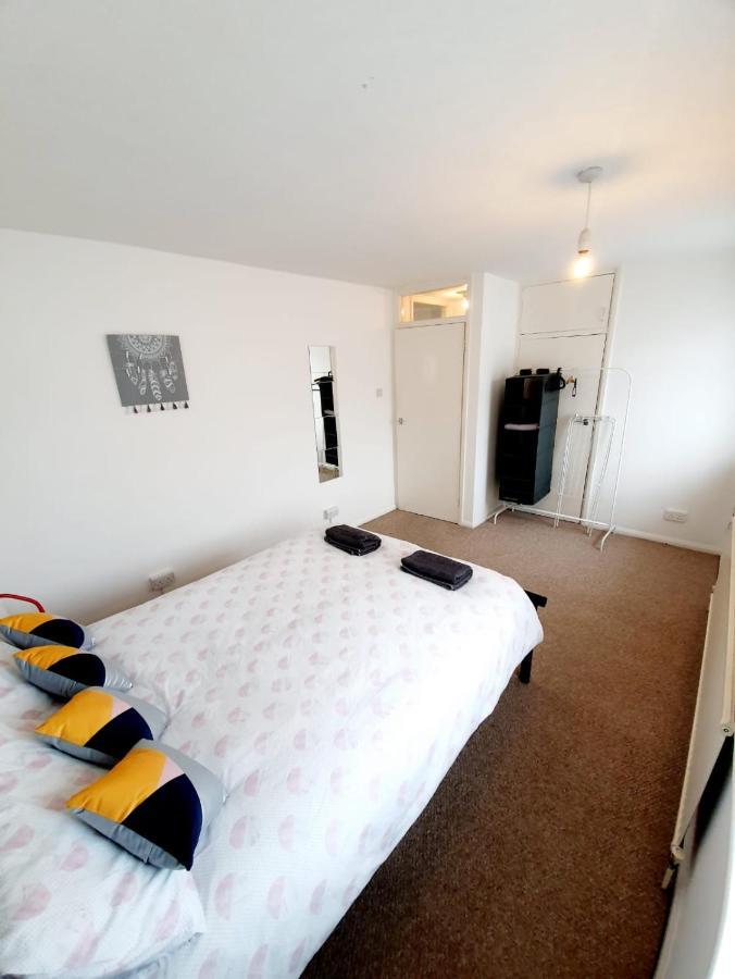 Rayleigh Town Centre 2 Bedroom Apartment Экстерьер фото