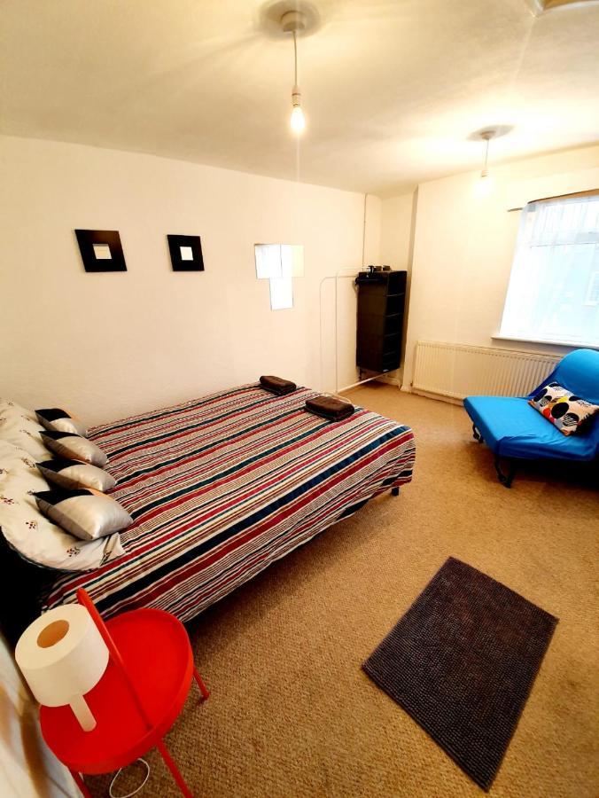 Rayleigh Town Centre 2 Bedroom Apartment Экстерьер фото