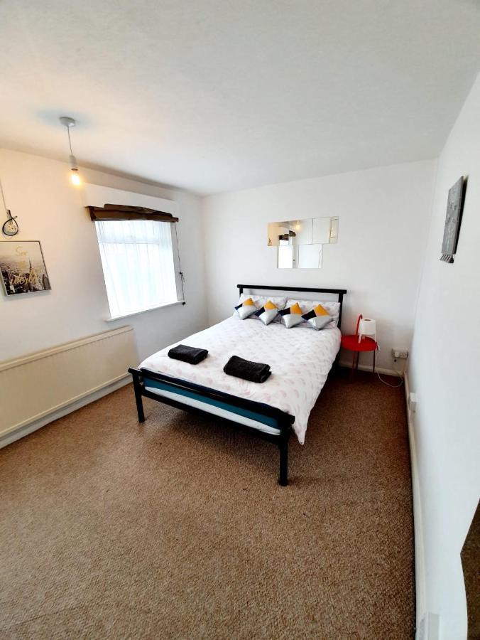 Rayleigh Town Centre 2 Bedroom Apartment Экстерьер фото